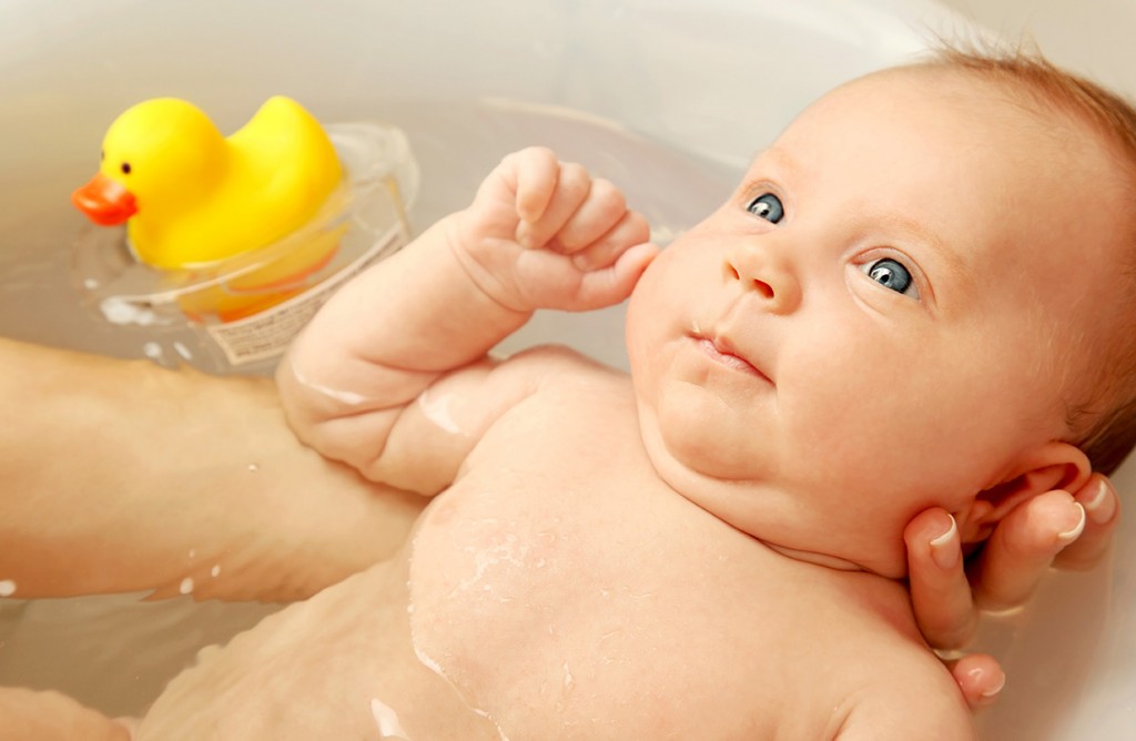 tout savoir sur le bain de bébé