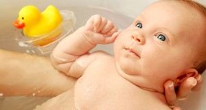tout savoir sur le bain de bébé