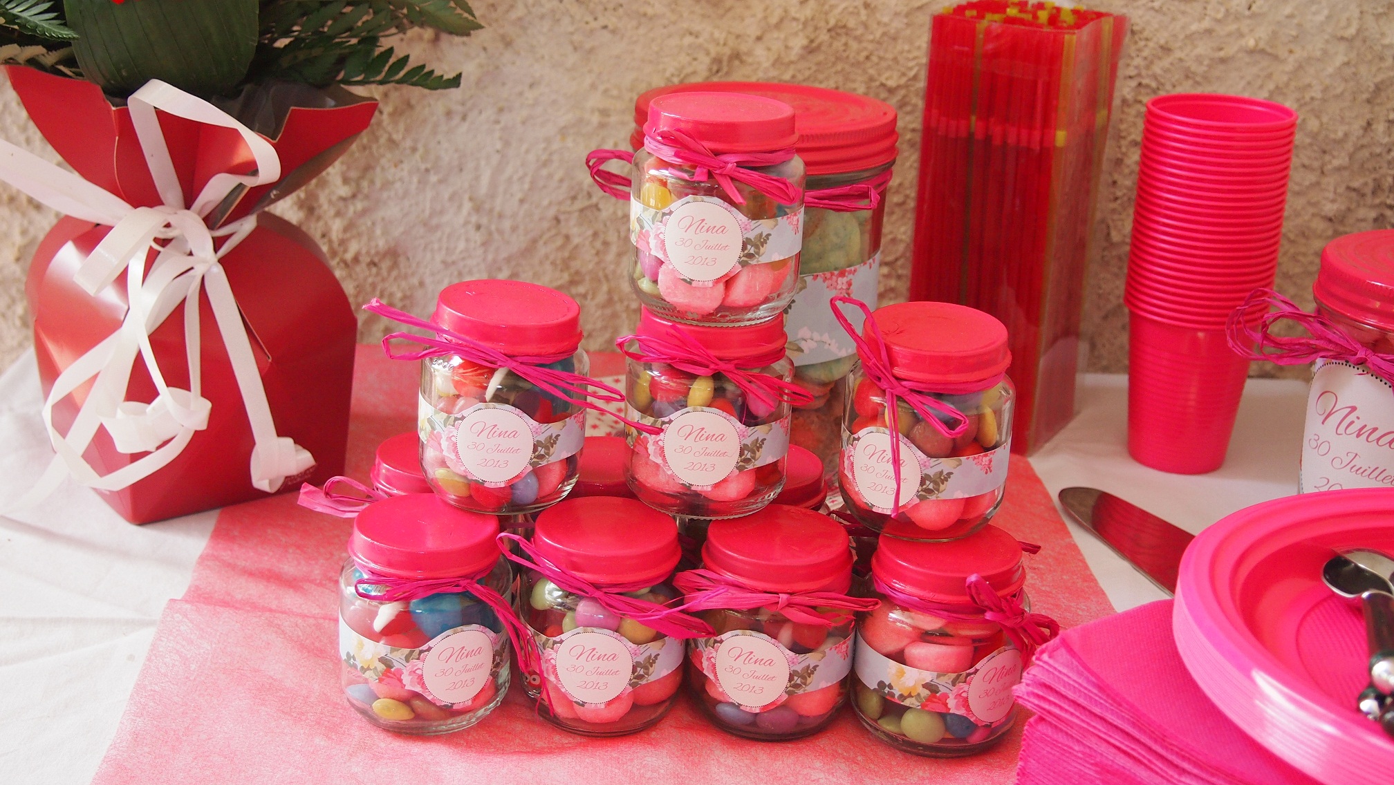 Diy Des Petits Pots De Bonbons Pour Les Invites Droles De Mums