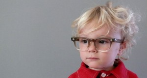enfant-porte-lunettes