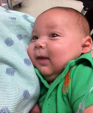 Le sourire du petit Sebastian à l'hôpital