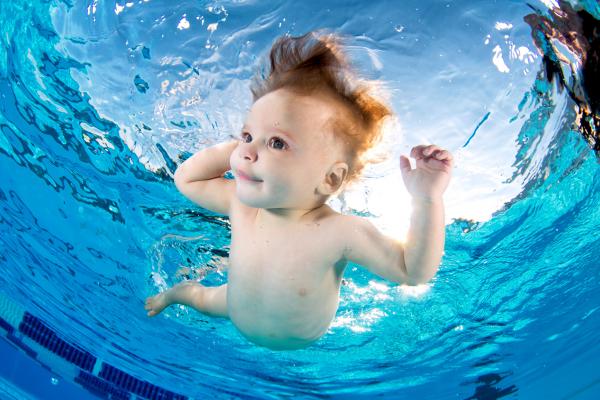 Bebes Photographies Sous L Eau Les Petits Nemos Droles De Mums