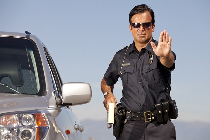 cop_hand_up_000018137672XLarge