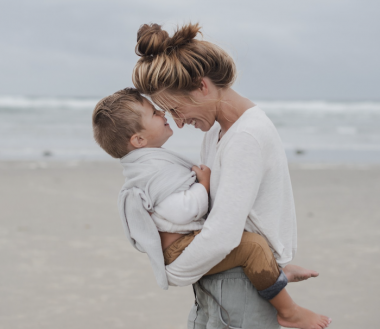 Est Ce Qu Une Maman Peut Donner Trop D Amour A Son Enfant Droles De Mums